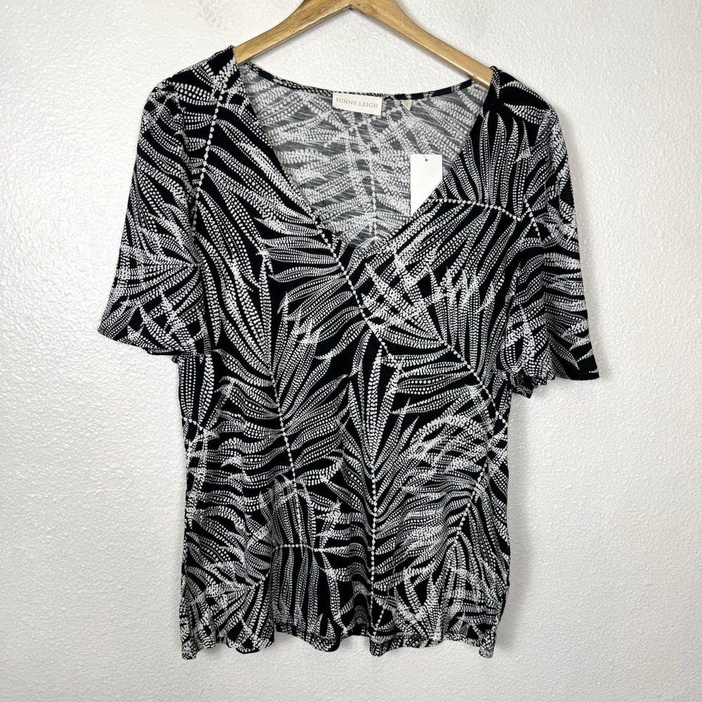 New Sunny Leigh Black White Tropical Top Women's Large V-neck Tee Shirt Palm